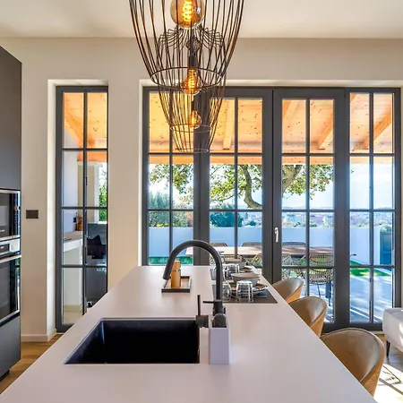 Willa Vista - New Entry 2025 *