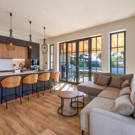 Willa Vista - New Entry 2025