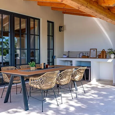 Willa Vista - New Entry 2025 *