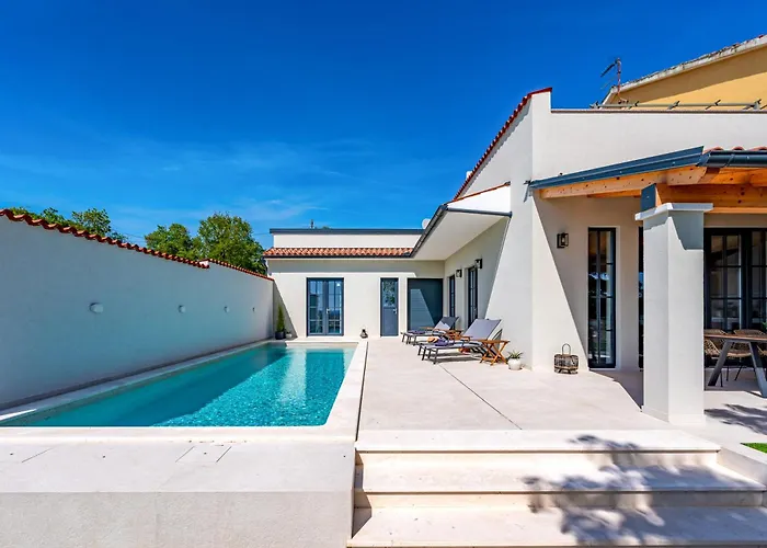 Villa Vista - New Entry 2025 *